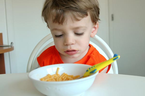 toddler-refusing-food